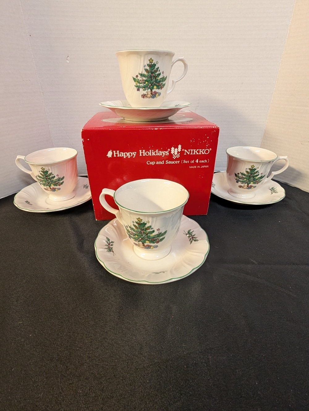 New In Box Happy Holidays Christmas time by Nikko Cups and Saucers Set of Four